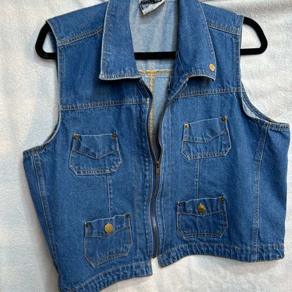 COPY - PTP 22 inches length 19 inches denim vest zipper front hundred percent c… - Picture 2 of 4